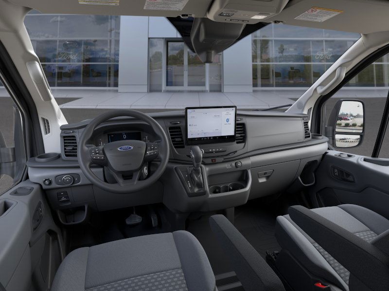 Ford Transit-150 Vehicle Full-screen Gallery Image 9