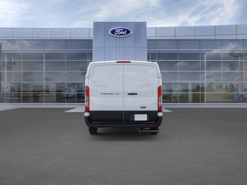 Ford Transit-150 Vehicle Full-screen Gallery Image 5