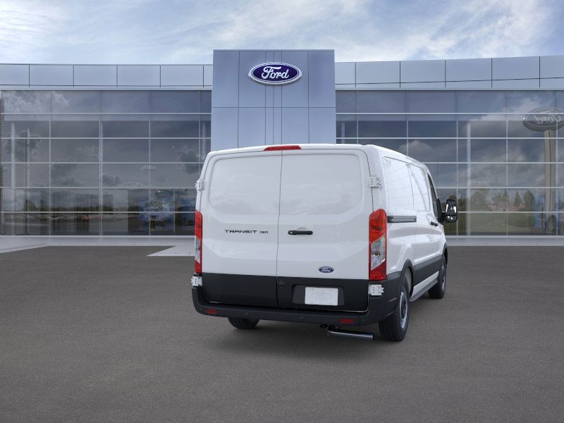 Ford Transit-150 Vehicle Full-screen Gallery Image 8