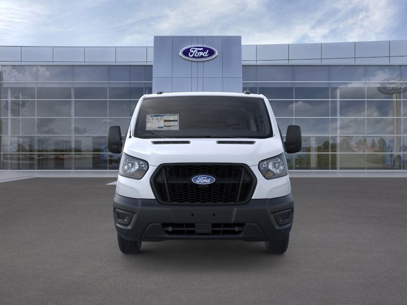 Ford Transit-150 Vehicle Full-screen Gallery Image 6