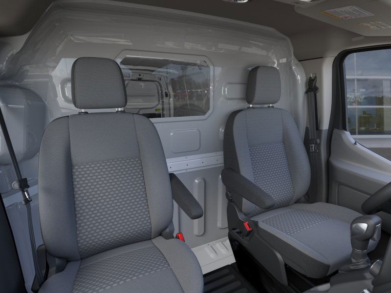 Ford Transit-150 Vehicle Full-screen Gallery Image 10