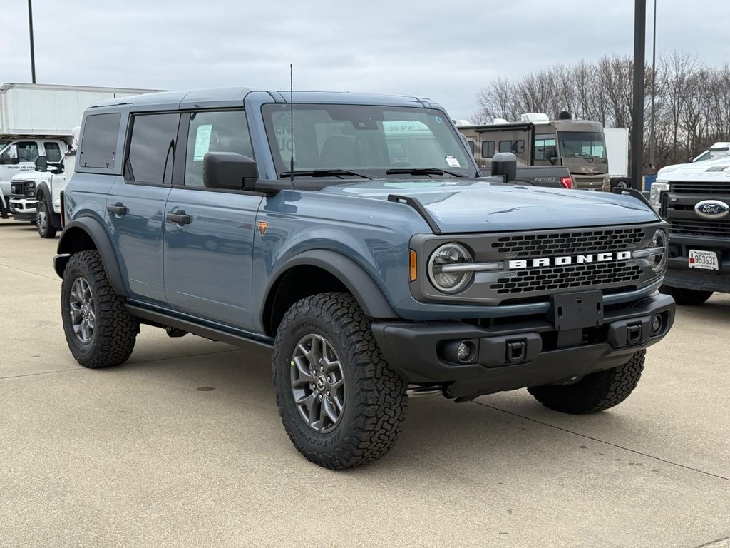 Ford Bronco Vehicle Full-screen Gallery Image 3