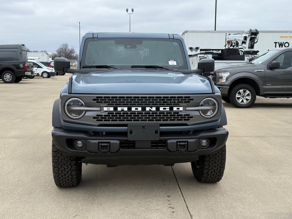 Ford Bronco Vehicle Full-screen Gallery Image 5