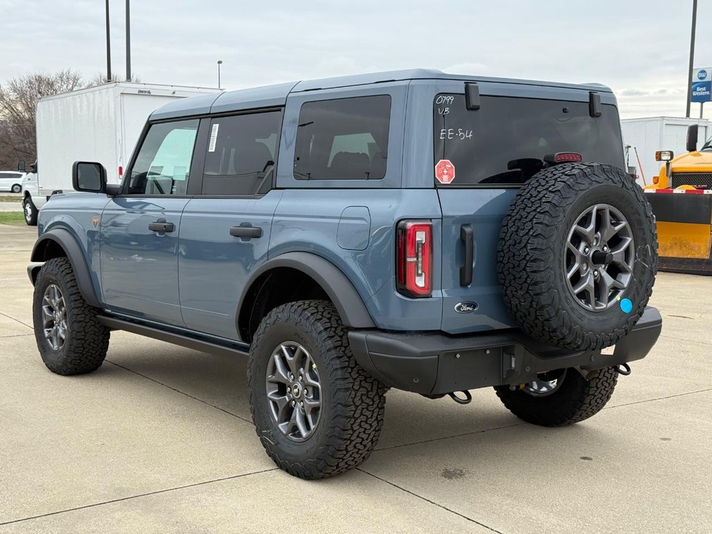 Ford Bronco Vehicle Full-screen Gallery Image 6