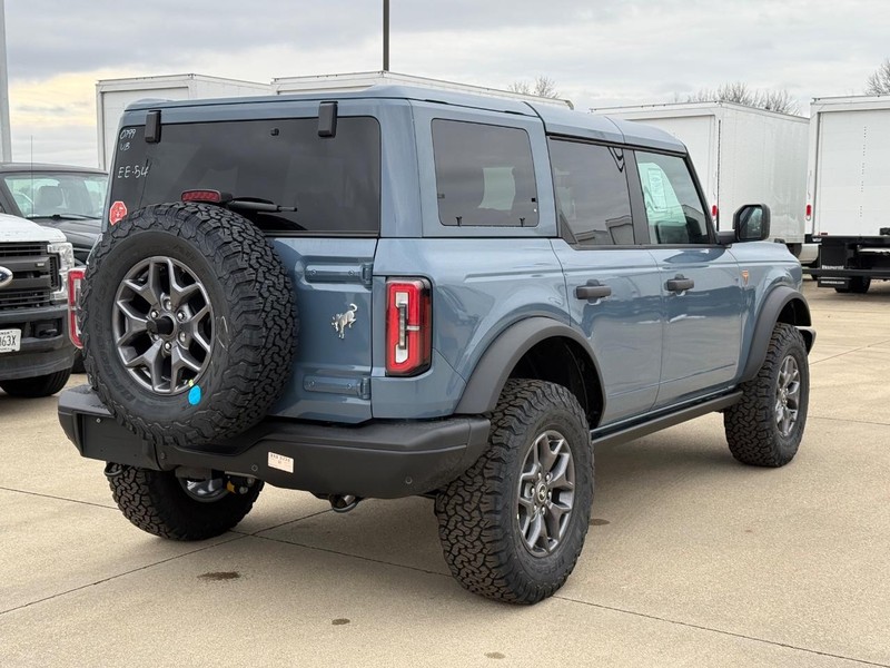 Ford Bronco Vehicle Full-screen Gallery Image 4