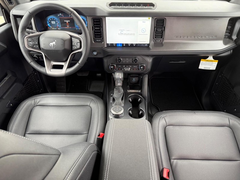 Ford Bronco Vehicle Full-screen Gallery Image 17