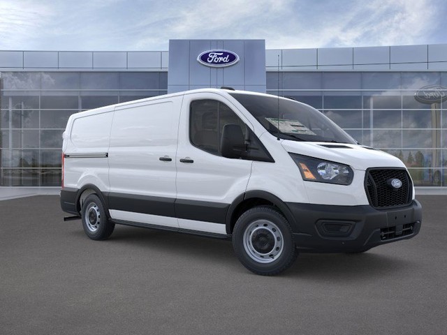 Ford Transit-150 Vehicle Full-screen Gallery Image 7