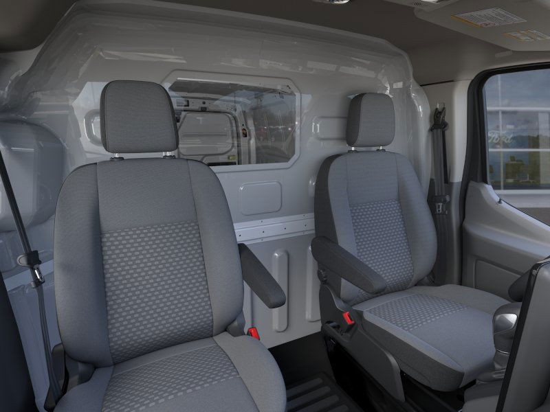 Ford Transit-150 Vehicle Full-screen Gallery Image 10