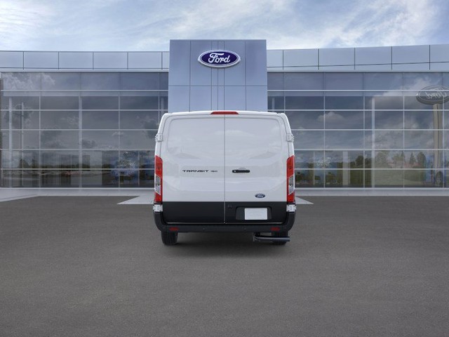 Ford Transit-150 Vehicle Full-screen Gallery Image 5