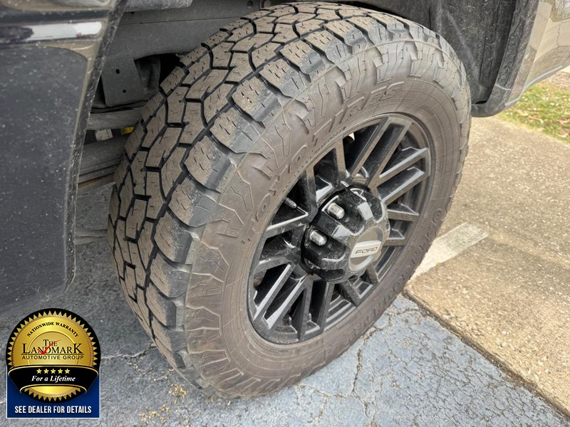 Ford Super Duty F-350 SRW Vehicle Full-screen Gallery Image 3