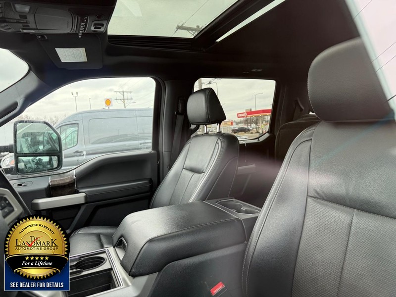 Ford Super Duty F-350 SRW Vehicle Full-screen Gallery Image 4