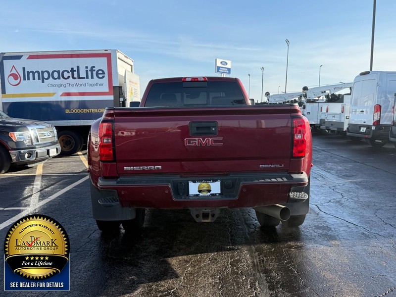 GMC Sierra 3500HD available WiFi Vehicle Full-screen Gallery Image 06