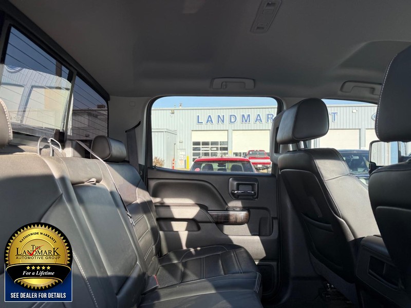 GMC Sierra 3500HD available WiFi Vehicle Full-screen Gallery Image 16