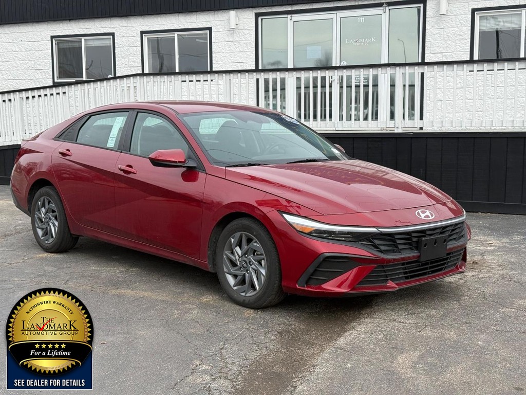 Hyundai Elantra Vehicle Full-screen Gallery Image 3