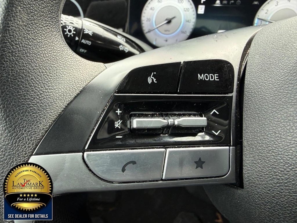 Hyundai Elantra Vehicle Full-screen Gallery Image 10