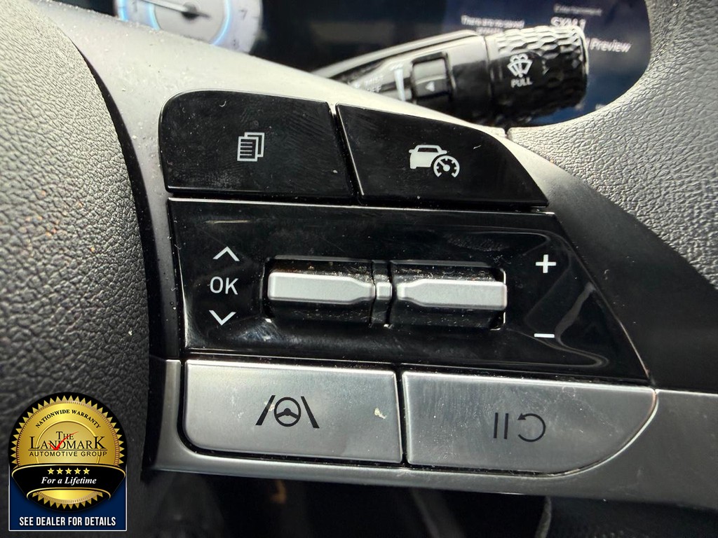 Hyundai Elantra Vehicle Full-screen Gallery Image 11