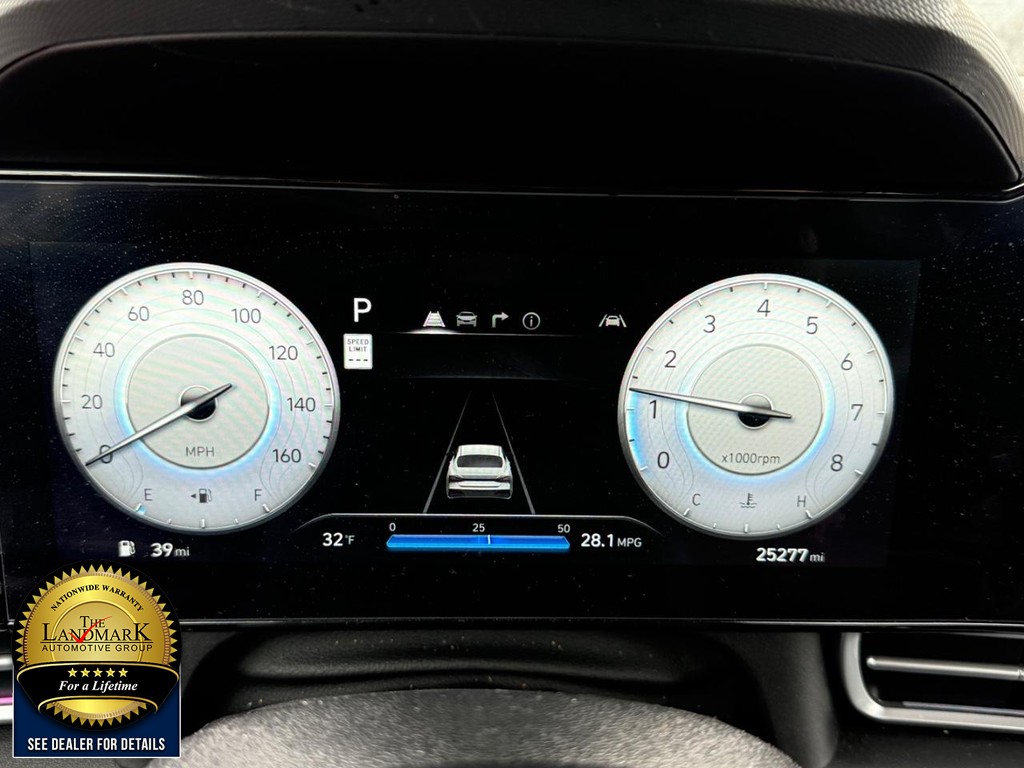 Hyundai Elantra Vehicle Full-screen Gallery Image 12