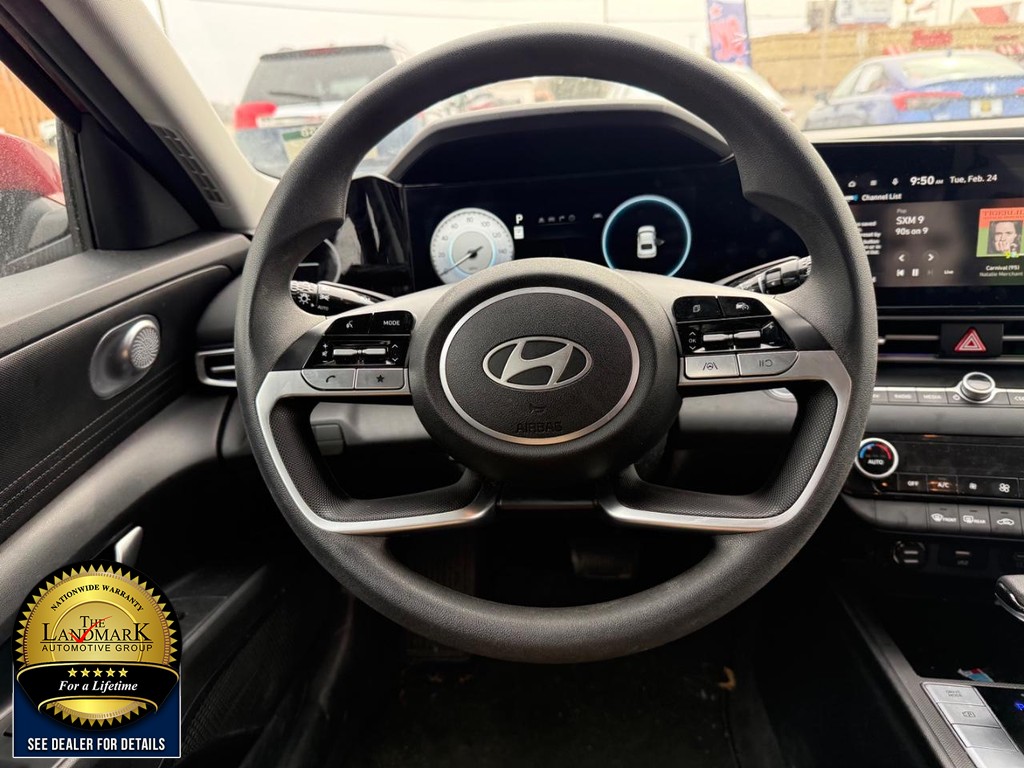 Hyundai Elantra Vehicle Full-screen Gallery Image 17