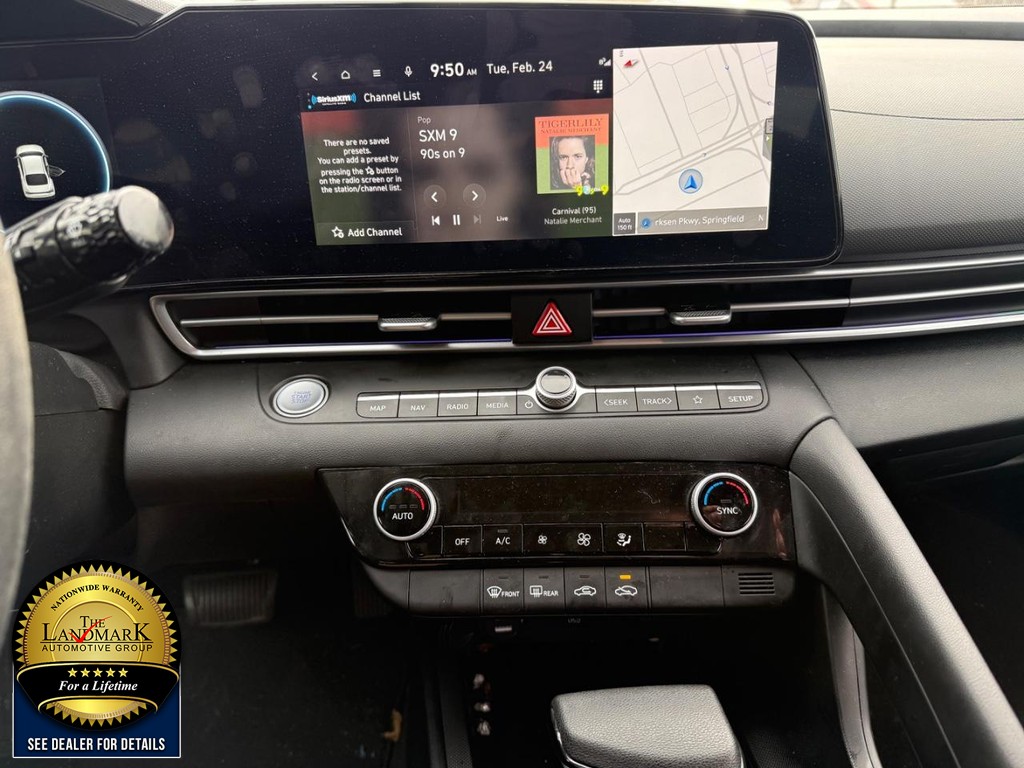 Hyundai Elantra Vehicle Full-screen Gallery Image 18