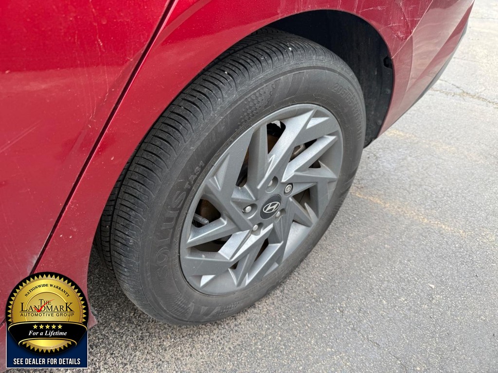 Hyundai Elantra Vehicle Full-screen Gallery Image 20