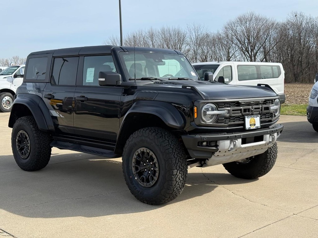 Ford Bronco Vehicle Full-screen Gallery Image 3