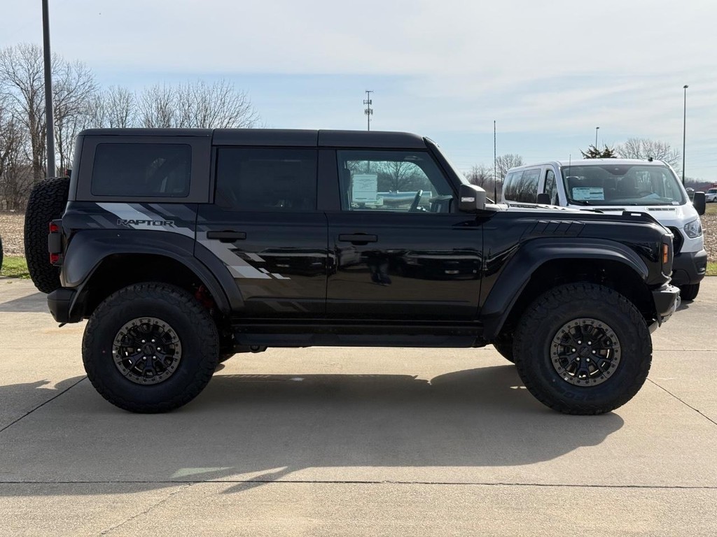 Ford Bronco Vehicle Full-screen Gallery Image 4