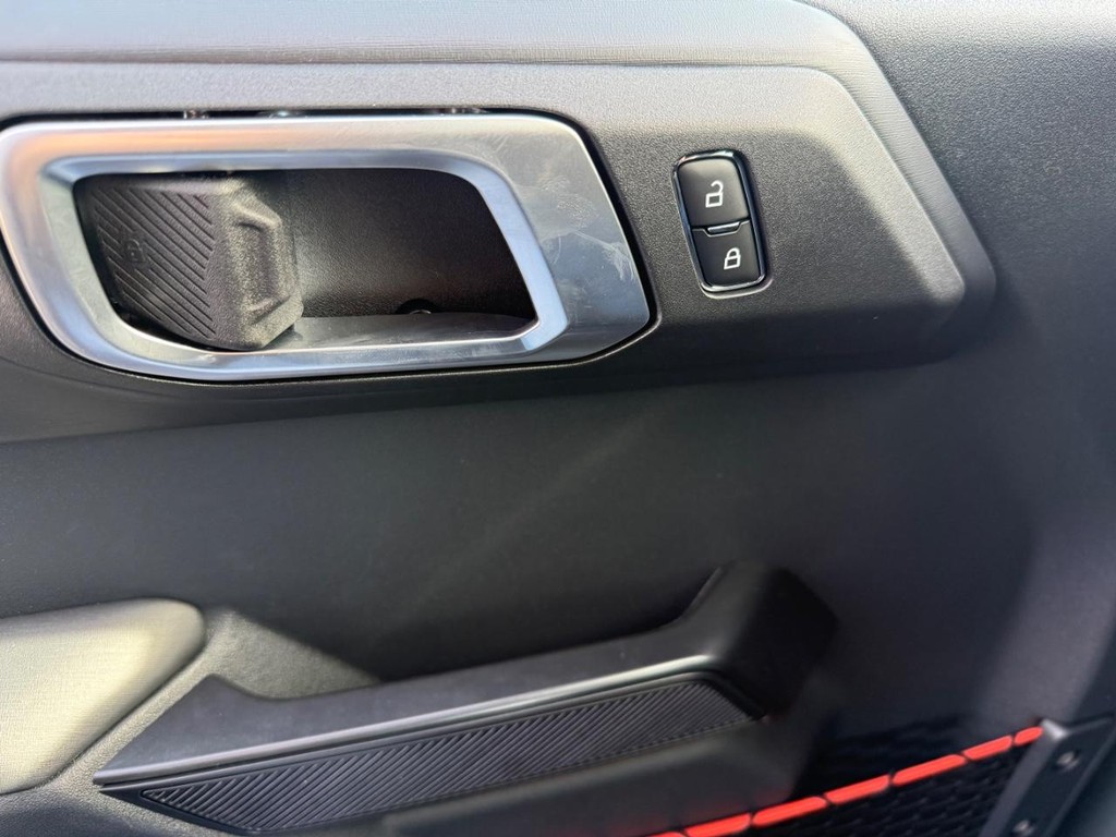 Ford Bronco Vehicle Full-screen Gallery Image 8