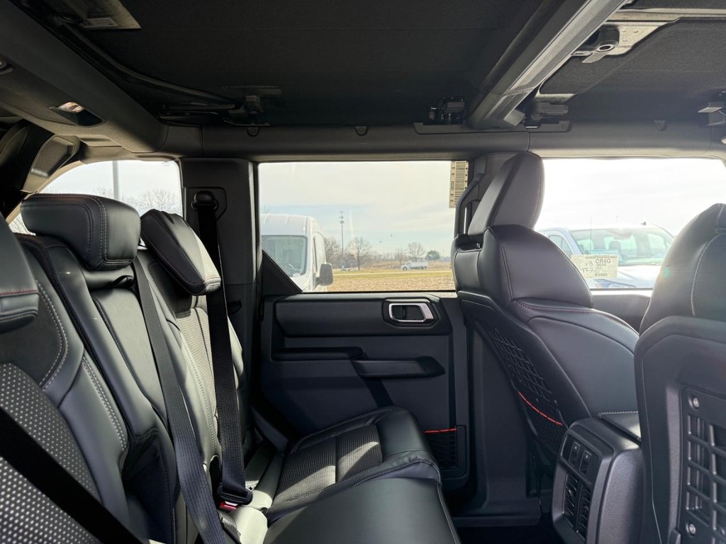 Ford Bronco Vehicle Full-screen Gallery Image 16