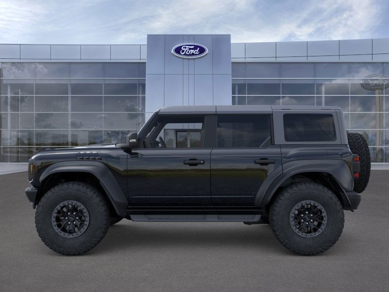 Ford Bronco Vehicle Full-screen Gallery Image 3