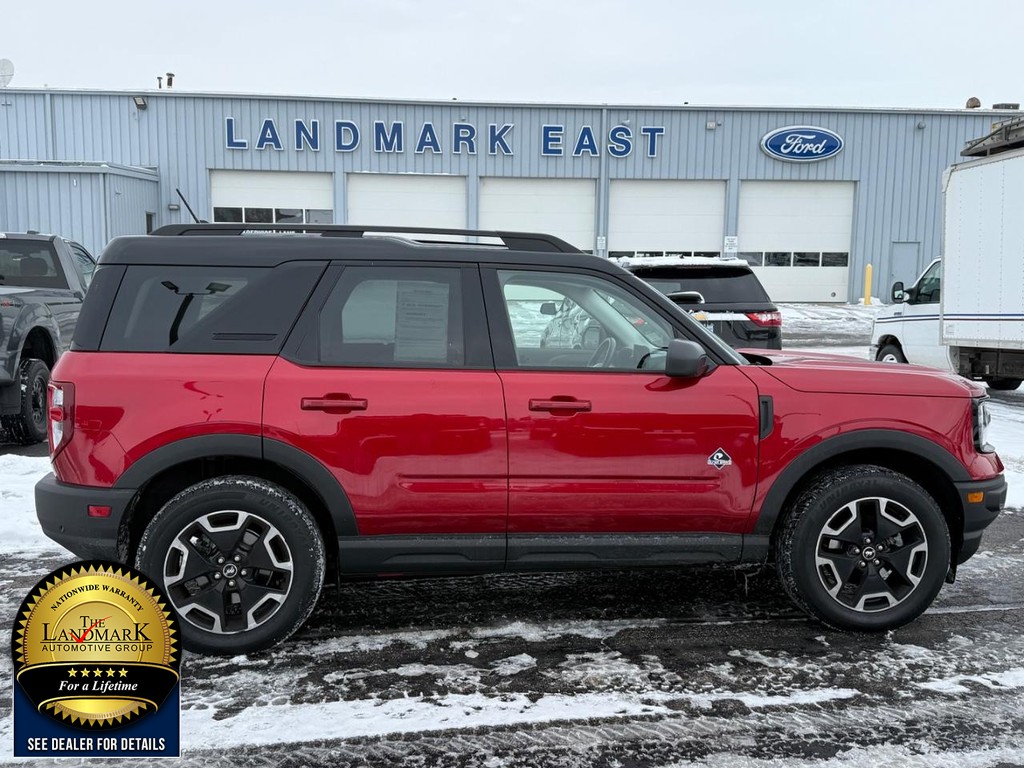Ford Bronco Sport Vehicle Full-screen Gallery Image 04