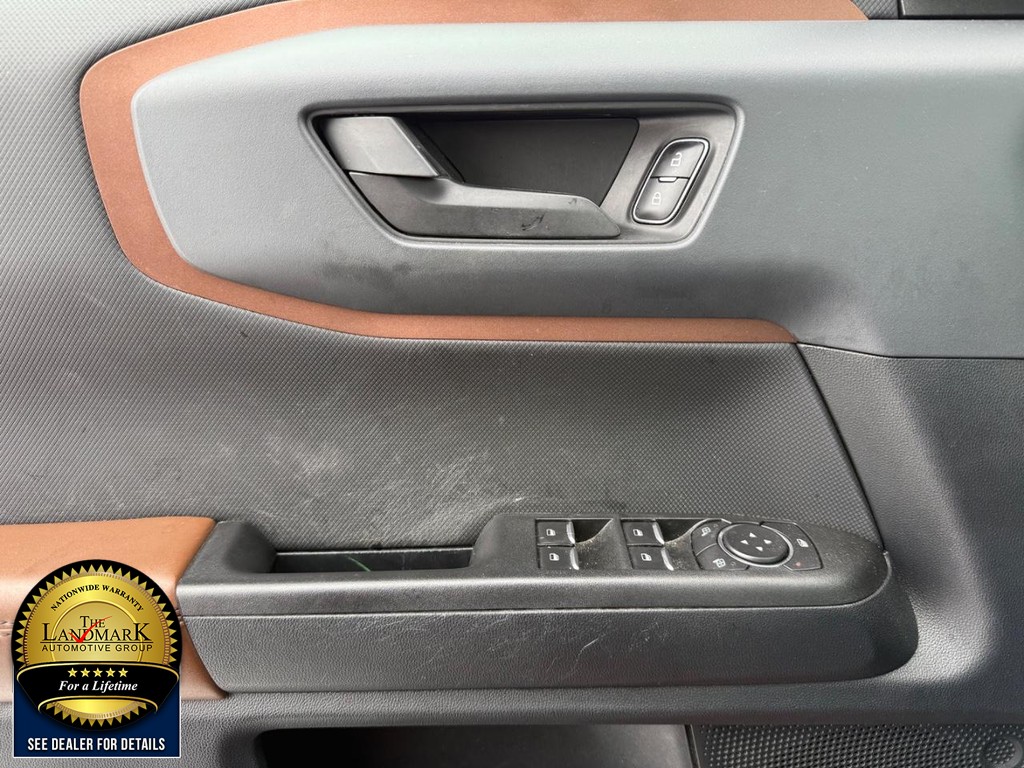 Ford Bronco Sport Vehicle Full-screen Gallery Image 08