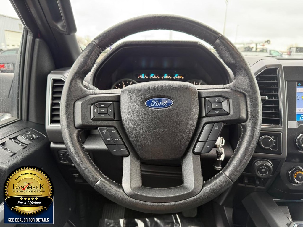 Ford F-150 Vehicle Full-screen Gallery Image 17
