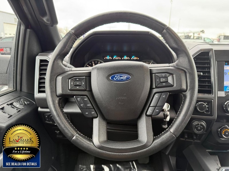 Ford F-150 Vehicle Full-screen Gallery Image 17