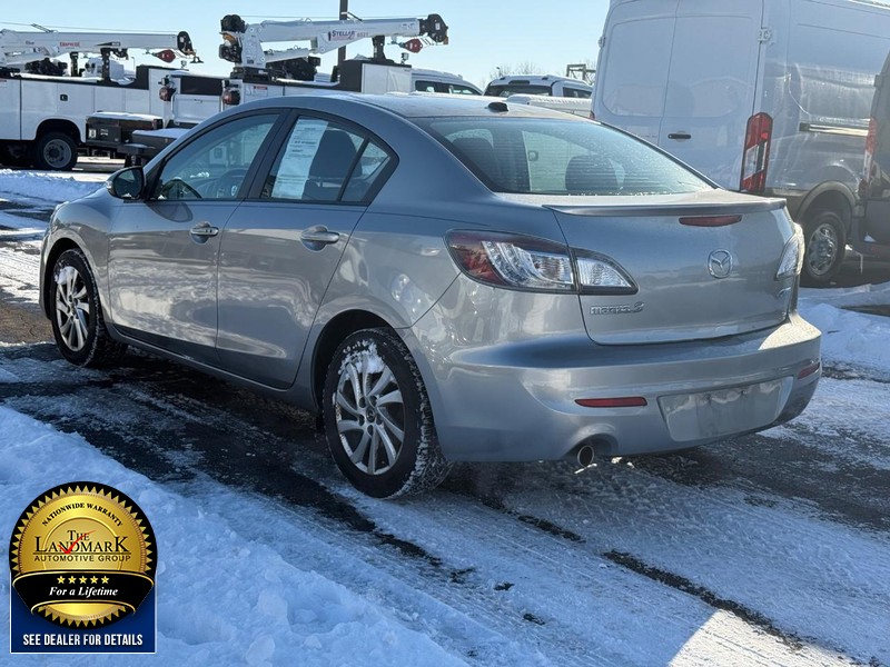 Mazda Mazda3 Sedan Vehicle Full-screen Gallery Image 07