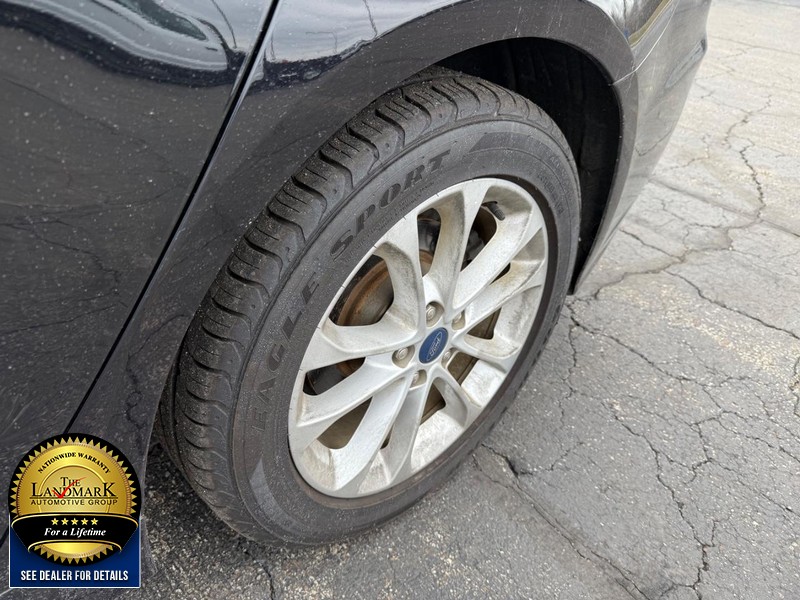 Ford Fusion Vehicle Full-screen Gallery Image 3