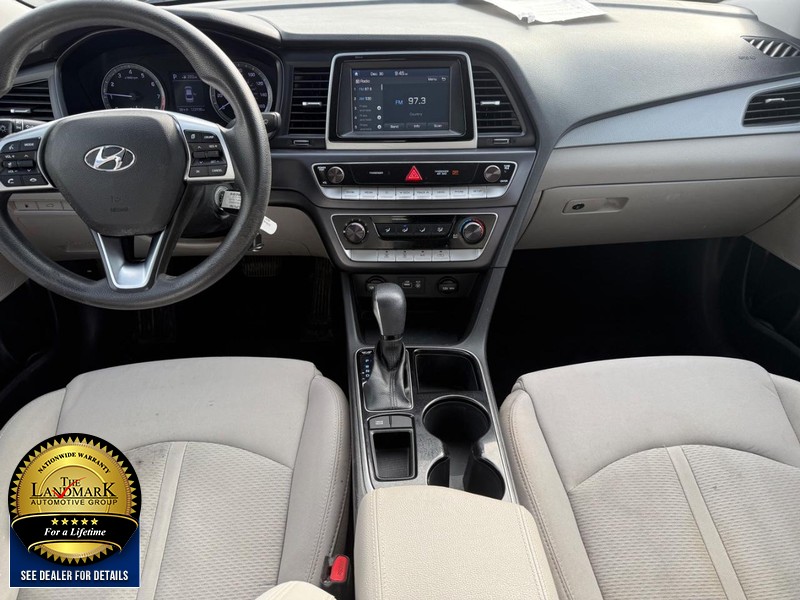 Hyundai Sonata Vehicle Full-screen Gallery Image 15
