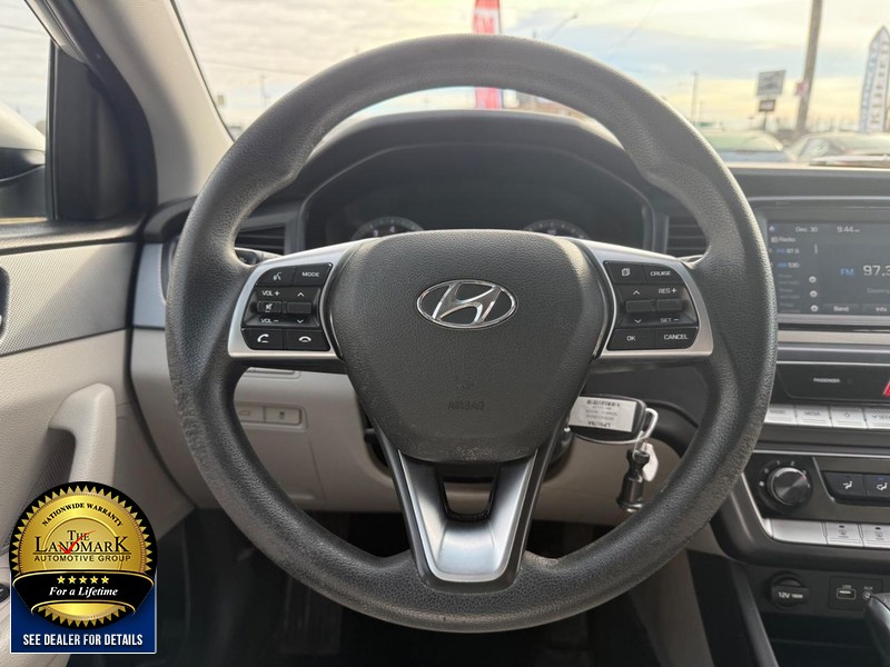 Hyundai Sonata Vehicle Full-screen Gallery Image 16
