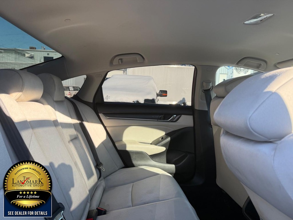 Honda Accord Sedan Vehicle Full-screen Gallery Image 14