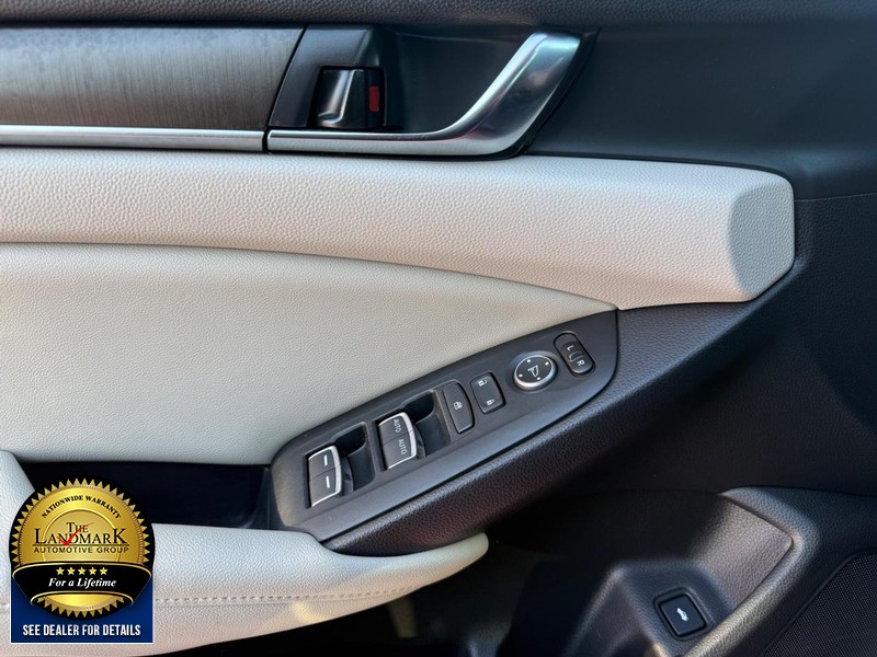 Honda Accord Sedan Vehicle Full-screen Gallery Image 08