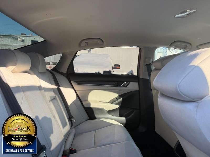 Honda Accord Sedan Vehicle Full-screen Gallery Image 14