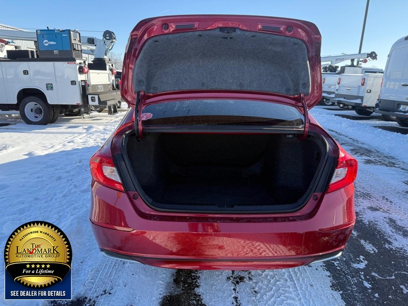 Honda Accord Sedan Vehicle Full-screen Gallery Image 18