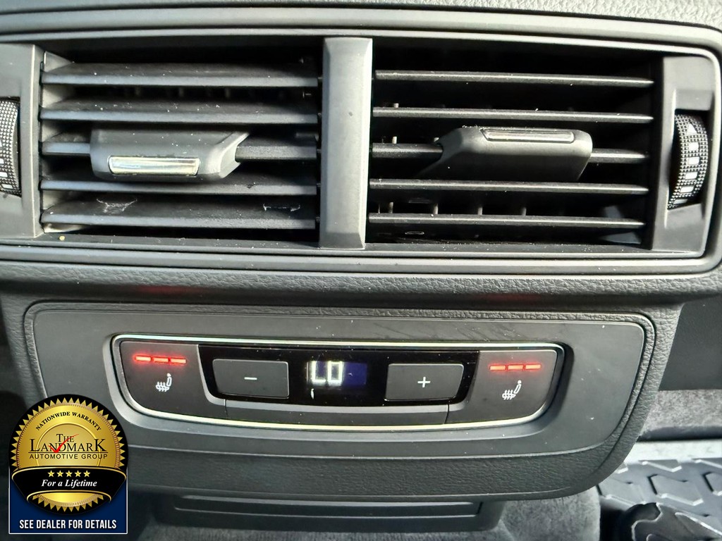 Audi Q7 Vehicle Full-screen Gallery Image 17