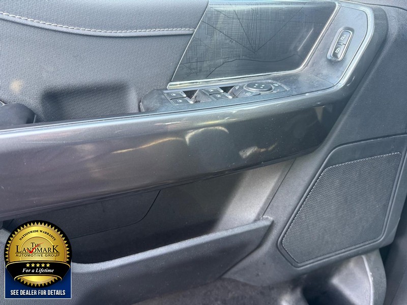 Ford F-150 Vehicle Full-screen Gallery Image 08