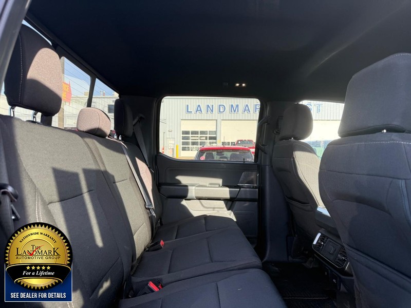 Ford F-150 Vehicle Full-screen Gallery Image 16