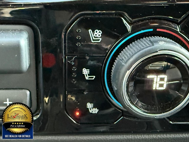 Chevrolet Silverado 1500 Vehicle Full-screen Gallery Image 14