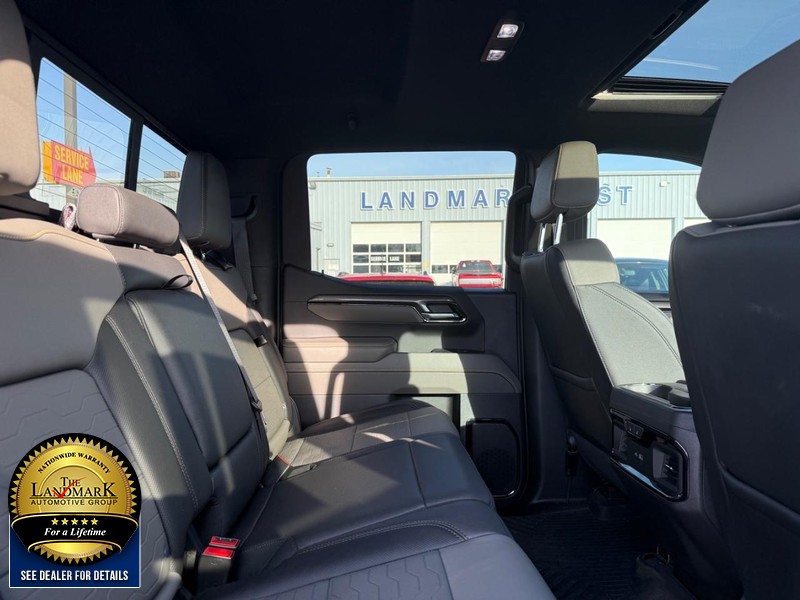 Chevrolet Silverado 1500 Vehicle Full-screen Gallery Image 17