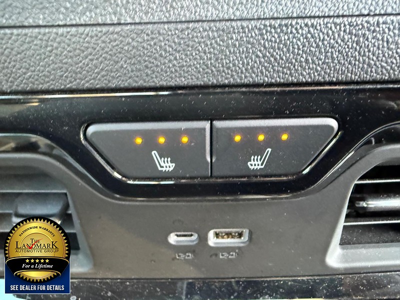 Chevrolet Silverado 1500 Vehicle Full-screen Gallery Image 18