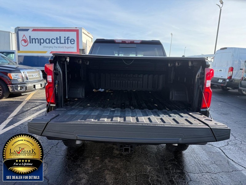 Chevrolet Silverado 1500 Vehicle Full-screen Gallery Image 22