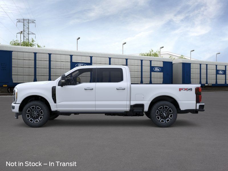 Ford F-350SD Vehicle Full-screen Gallery Image 3