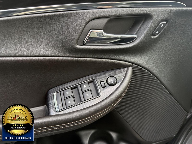 Chevrolet Impala Vehicle Full-screen Gallery Image 8